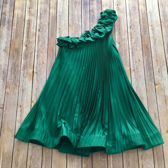 BCBG Dresses & Skirts - BCBG Emerald Green One Shoulder Dress