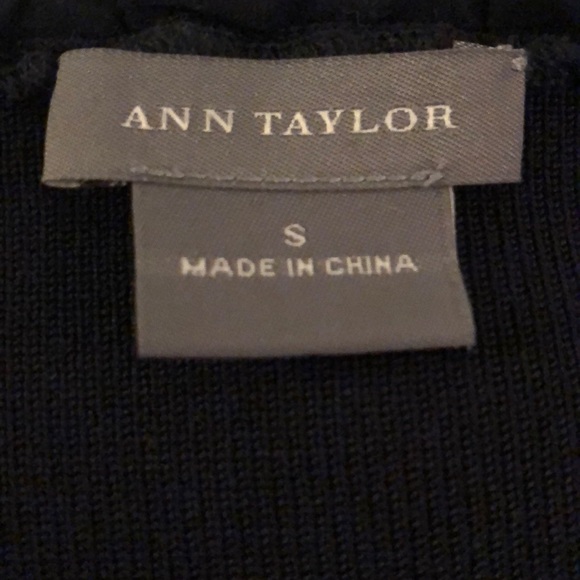 Ann Taylor flirty navy blue top - Picture 3 of 3