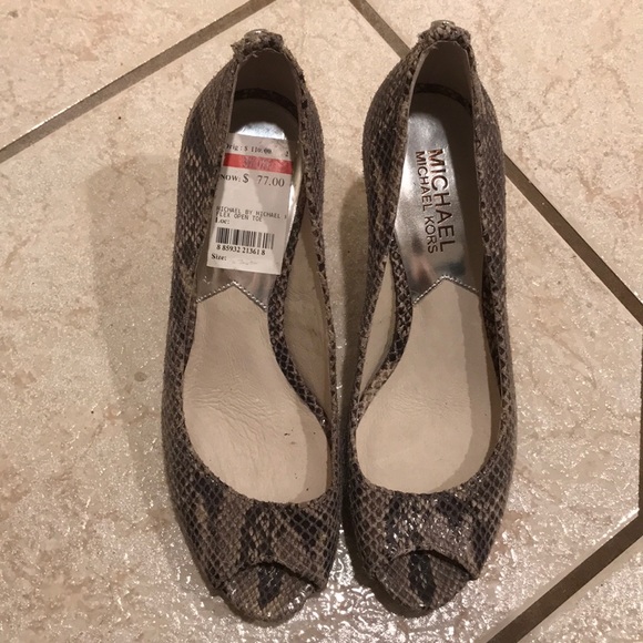 Michael Kors Pump - Picture 1 of 3