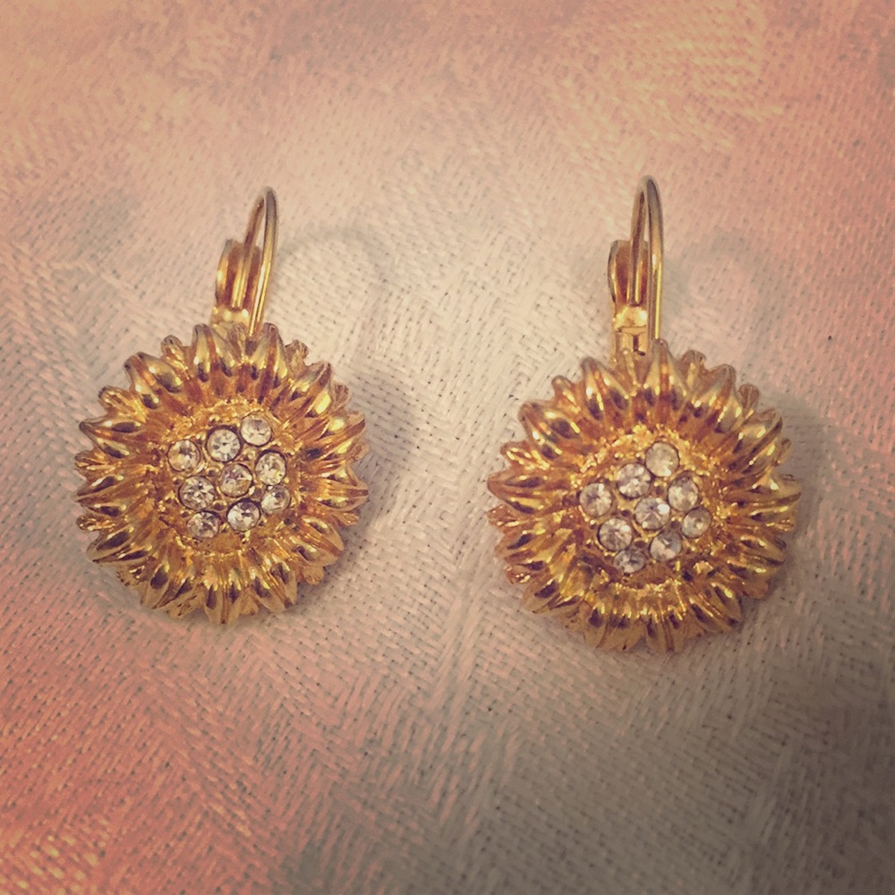 Flower Earrings — Gold Tone