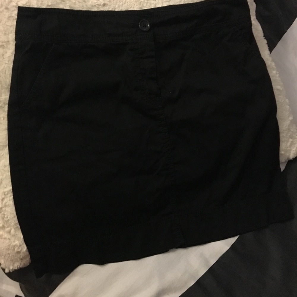 LOFT black skirt with pockets!