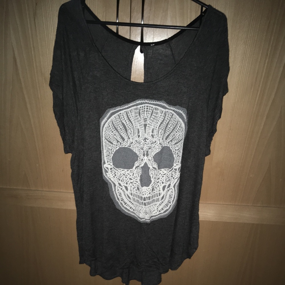 Skull lounge top