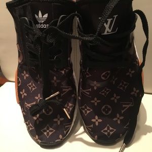 Adidas sneakers men size 11