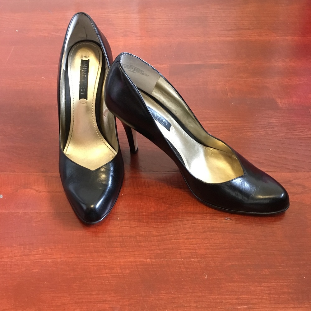 Nine West Black Pumps