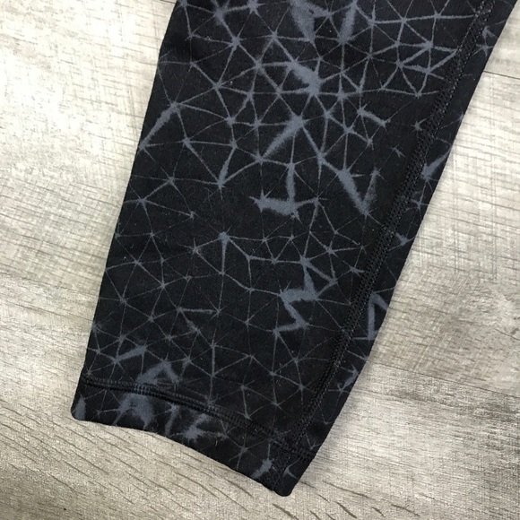 Lululemon black grey crackle print Capri Leggings - Picture 3 of 8