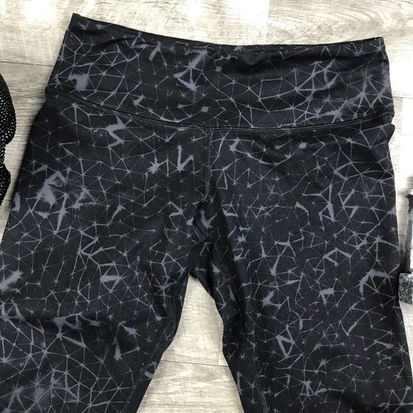 Lululemon black grey crackle print Capri Leggings - Picture 4 of 8