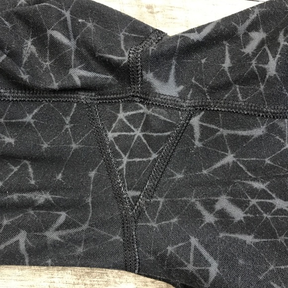 Lululemon black grey crackle print Capri Leggings - Picture 5 of 8