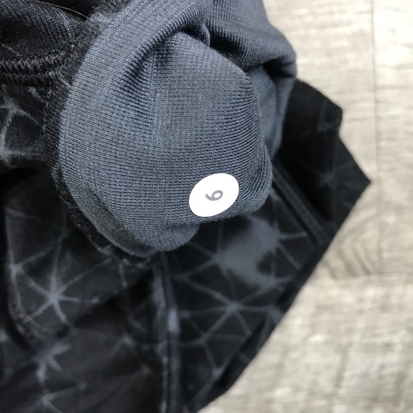 Lululemon black grey crackle print Capri Leggings - Picture 8 of 8