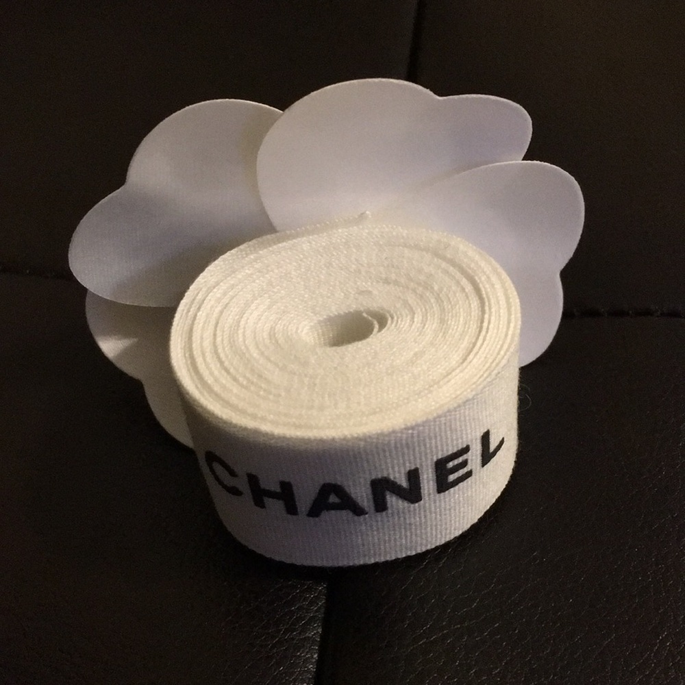 💯 Authentic Chanel ribbon with flower
