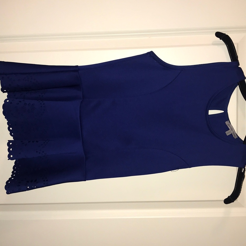 blue sleeveless pep-line shirt