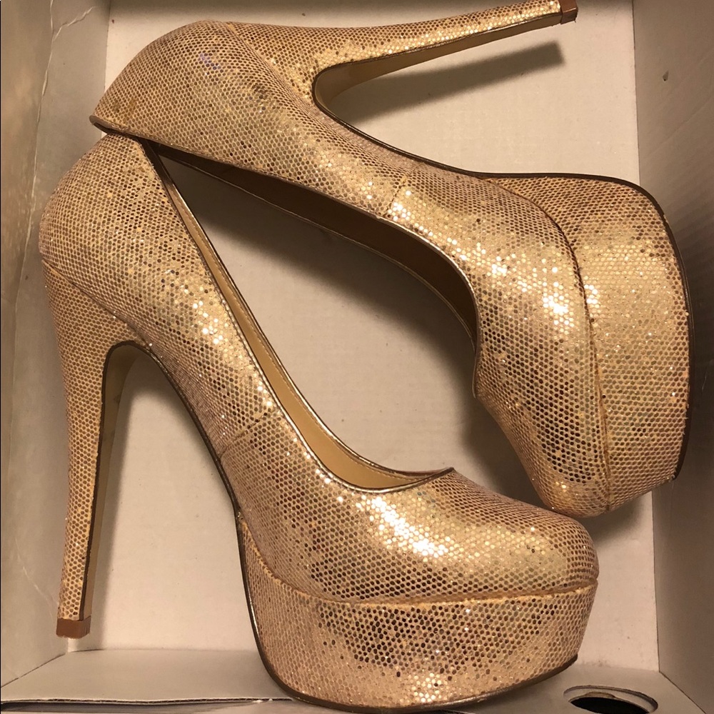 ALDO SIZE 8 GOLD SEQUINS HEELS