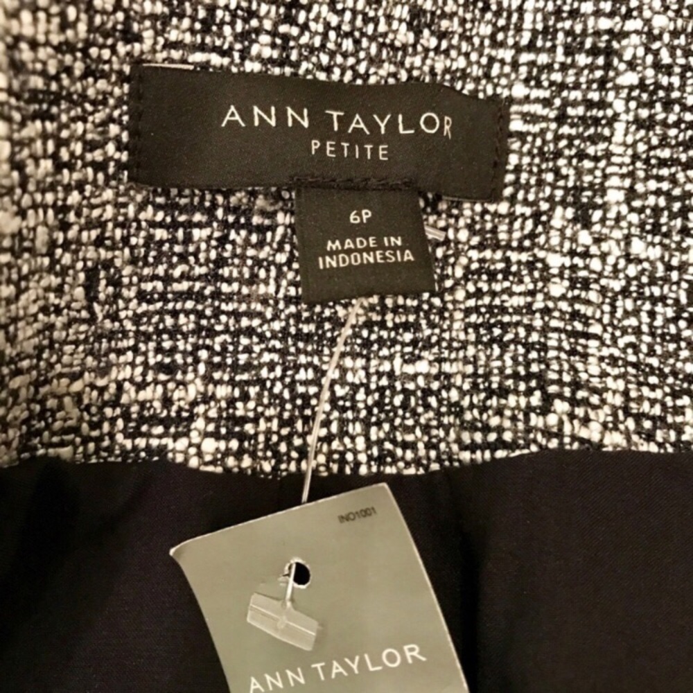SOLD 🎁 HP 12/17 NWT Navy Tweed Collarless Blazer - Picture 5 of 7