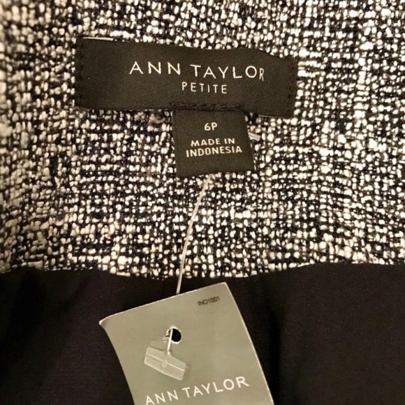 SOLD 🎁 HP 12/17 NWT Navy Tweed Collarless Blazer - Picture 5 of 7