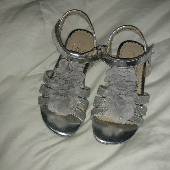F F Shoes Ff Girls Silver Sparkly Sandals Size Euc Poshmark