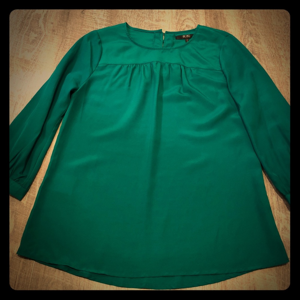 3/4 sleeve green BCBG blouse