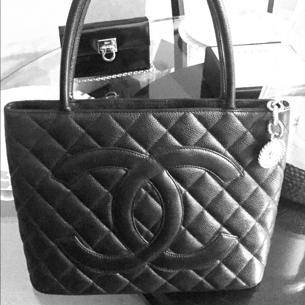 Chanel medallion tote caviar leather - a classic