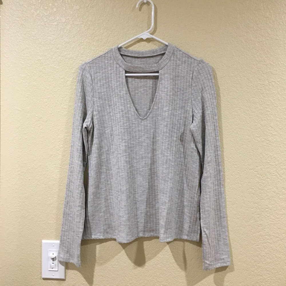 Light grey love sleeve Keyhole mock-neck Top