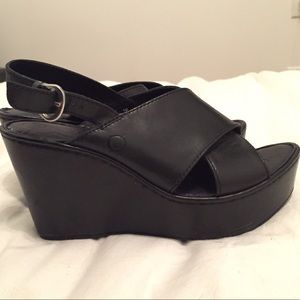 Børn black wedges size 7