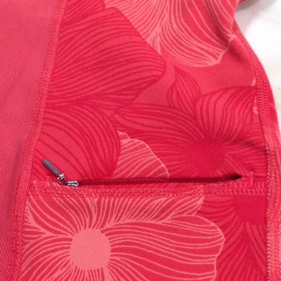 Lucy workout top - Picture 3 of 4