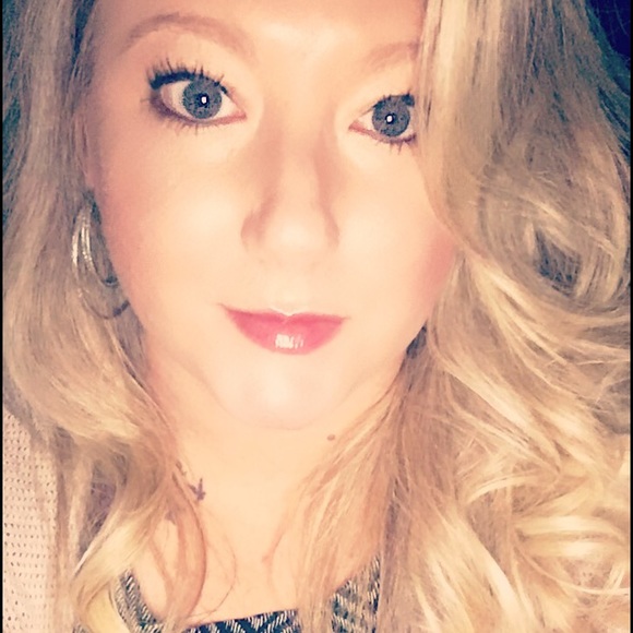 Meet your Posher, Kristen - Picture 1 of 1