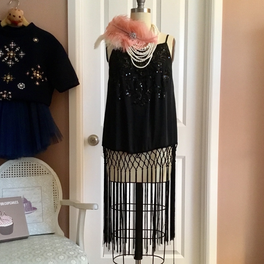 *NWOT* Foever21 sequin tassel flapper style top