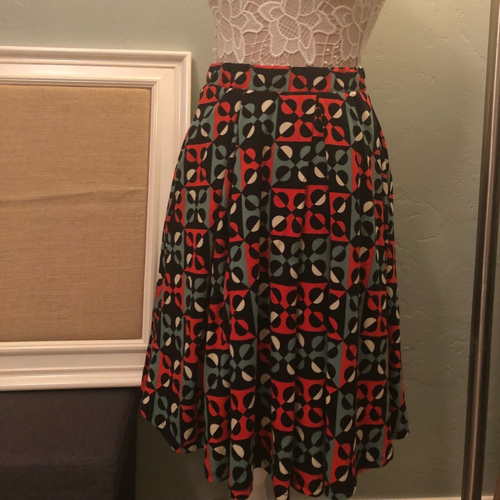🆕 Small Lularoe Madison skirt with pockets
