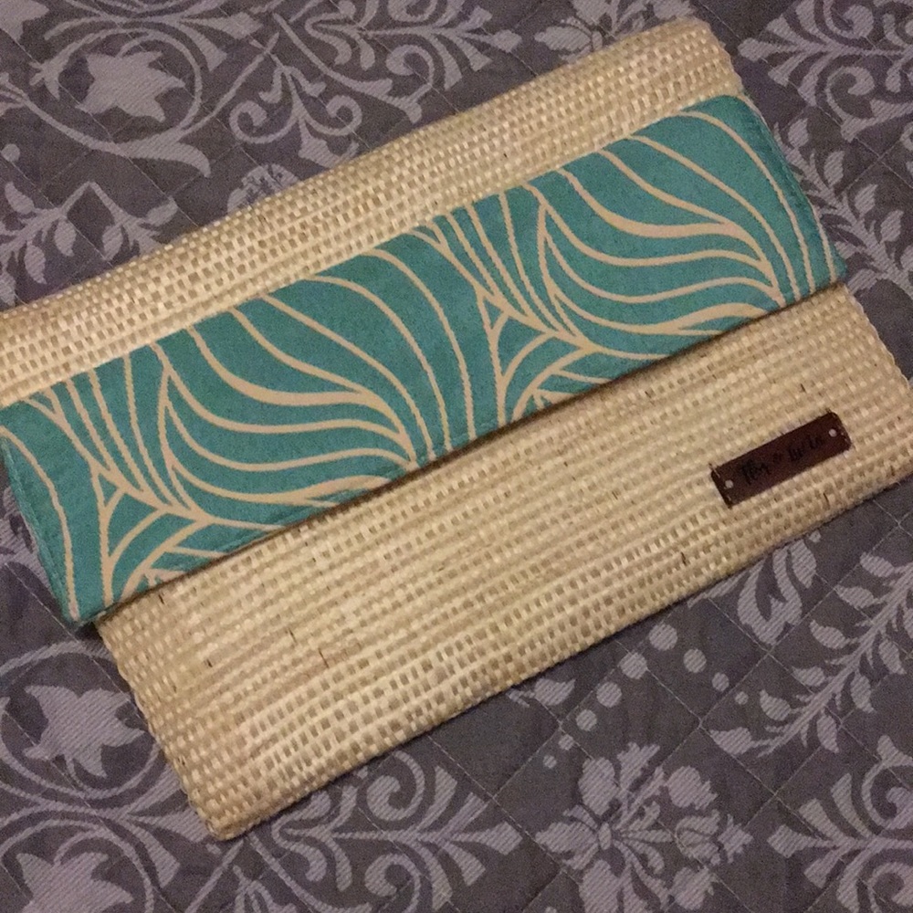 BEACH CLUTCH