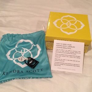 Kendra Scott stackable "Lucia" ring!!