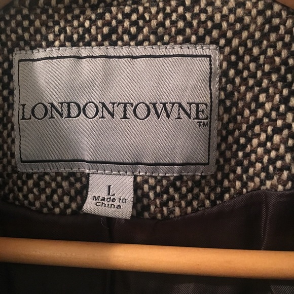 Jacket 🧥 - Picture 2 of 5