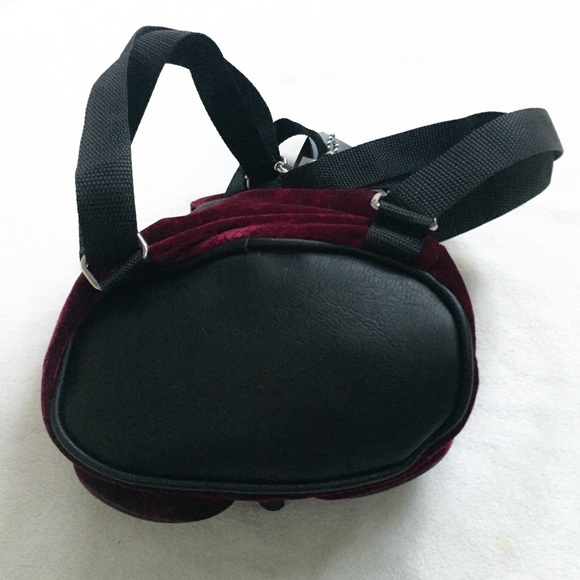 Best in Gifts HP ❤️Twig & Arrow Velvet Backpack - Picture 4 of 8