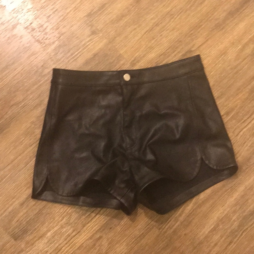 Black leather short