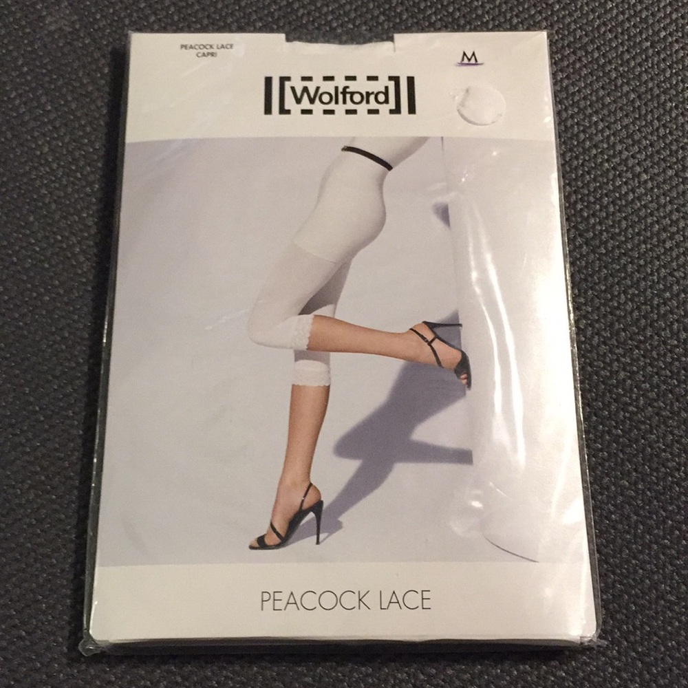 Rare Wolford Peacock Lace Capri - White Size M