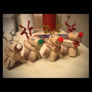 Wine cork reindeers:)