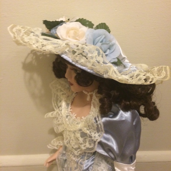🆕 Collectable Victorian Porcelain Doll. - Picture 4 of 8