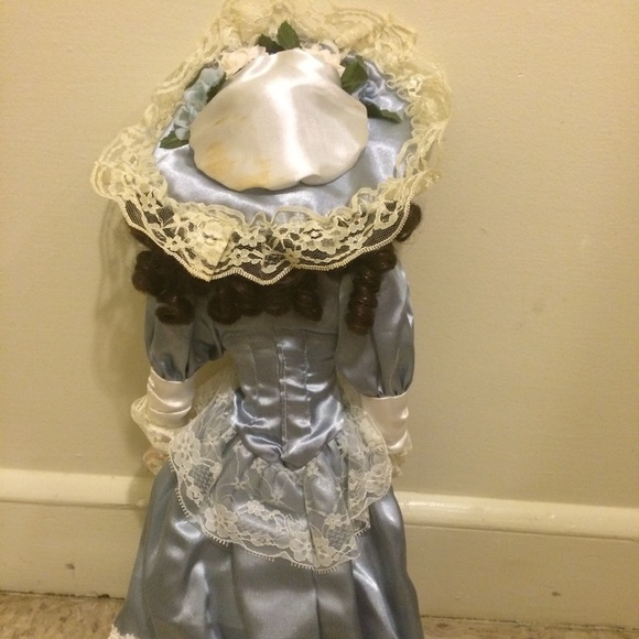 🆕 Collectable Victorian Porcelain Doll. - Picture 3 of 8
