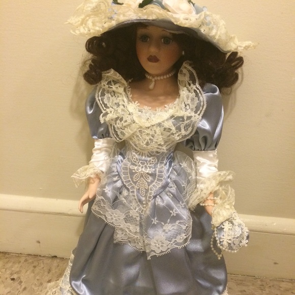 🆕 Collectable Victorian Porcelain Doll. - Picture 5 of 8