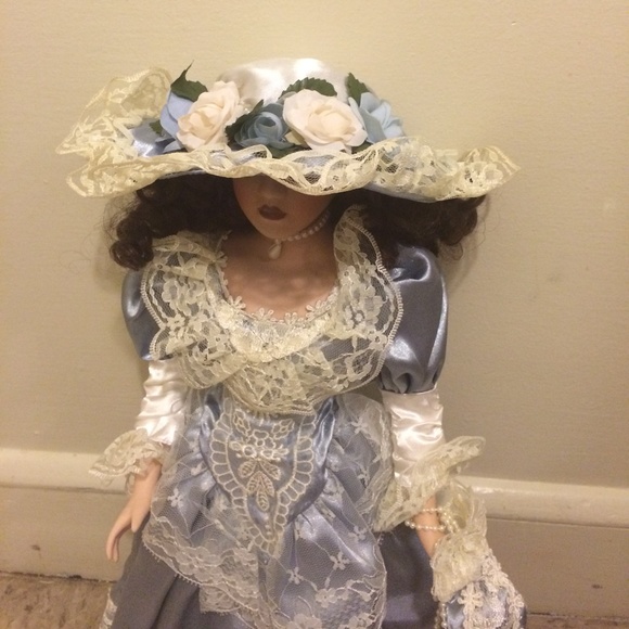 🆕 Collectable Victorian Porcelain Doll. - Picture 6 of 8