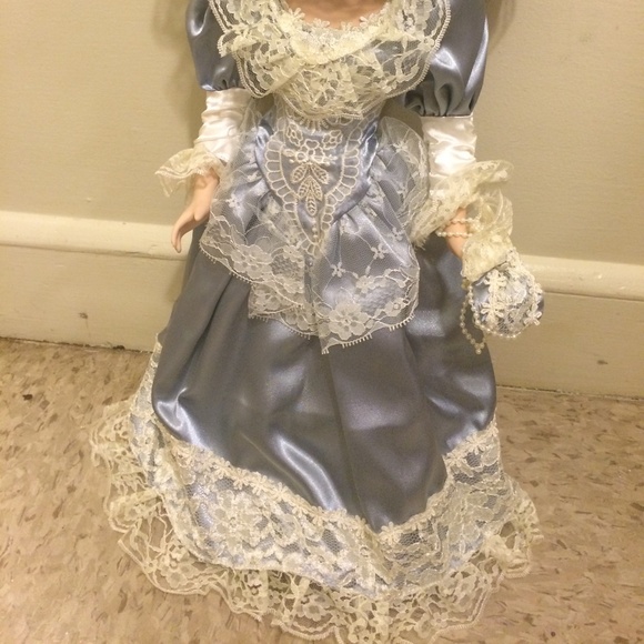 🆕 Collectable Victorian Porcelain Doll. - Picture 2 of 8