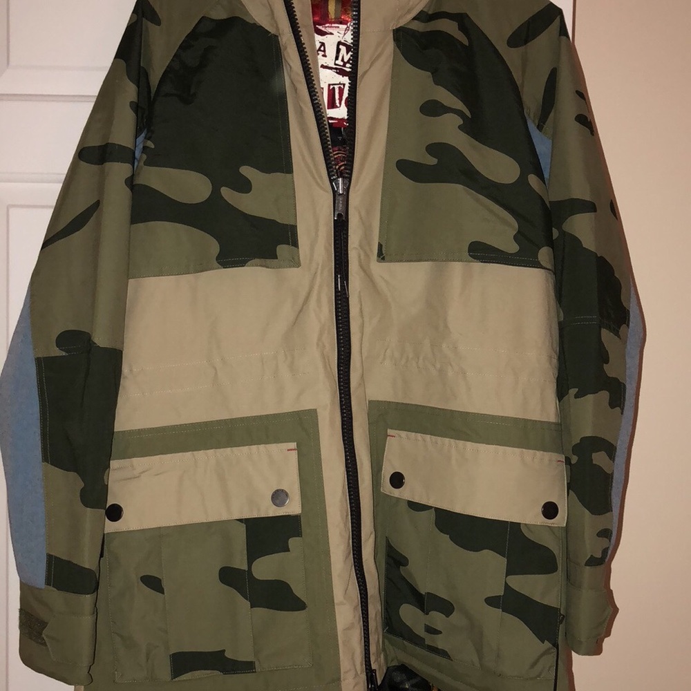 BRAND NEW Burton jacket women medium/men small