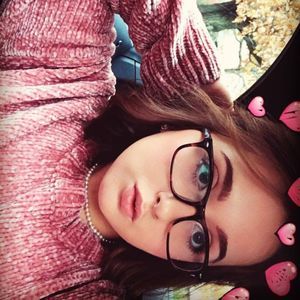 Meet your Posher, Becca
