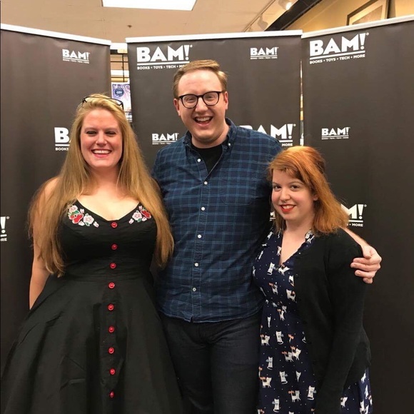 Meet your Posher, Dayna - Picture 2 of 3