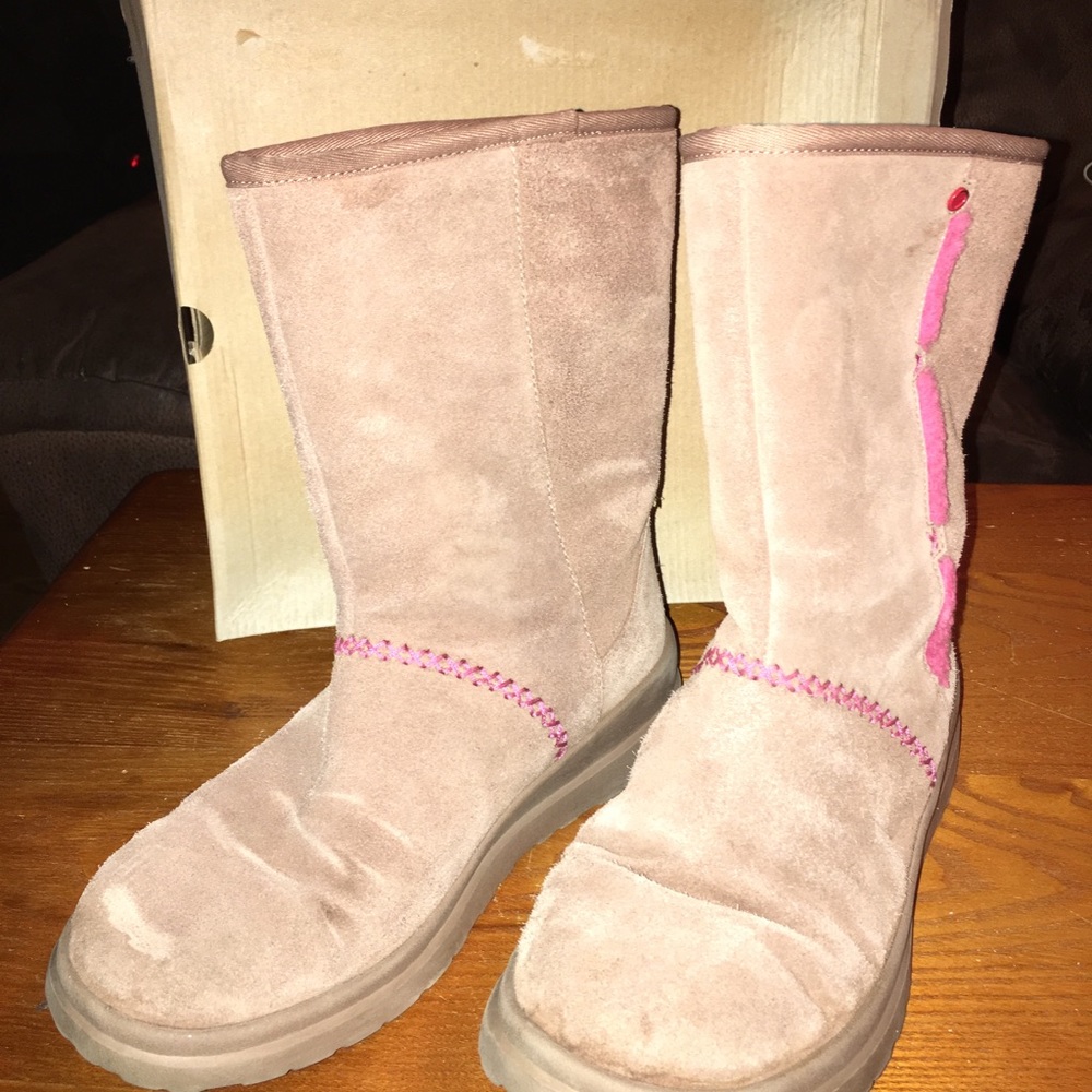 UGG