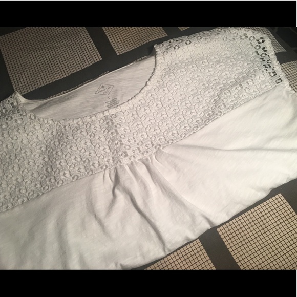 Crochet paneled blouse - Picture 2 of 4