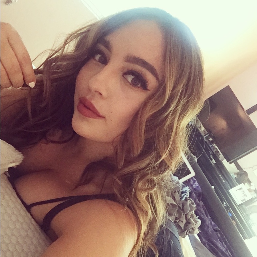 Meet your Posher, Alora