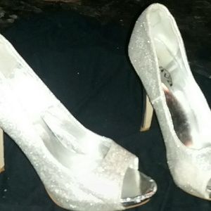 Womens heals size 7 1/2