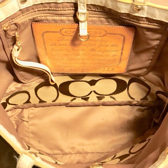 ✨SALE✨Coach Signature Tote - Picture 4 of 8