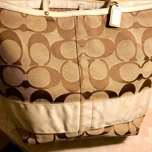 ✨SALE✨Coach Signature Tote - Picture 5 of 8