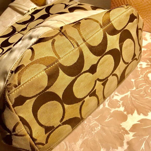 ✨SALE✨Coach Signature Tote - Picture 7 of 8