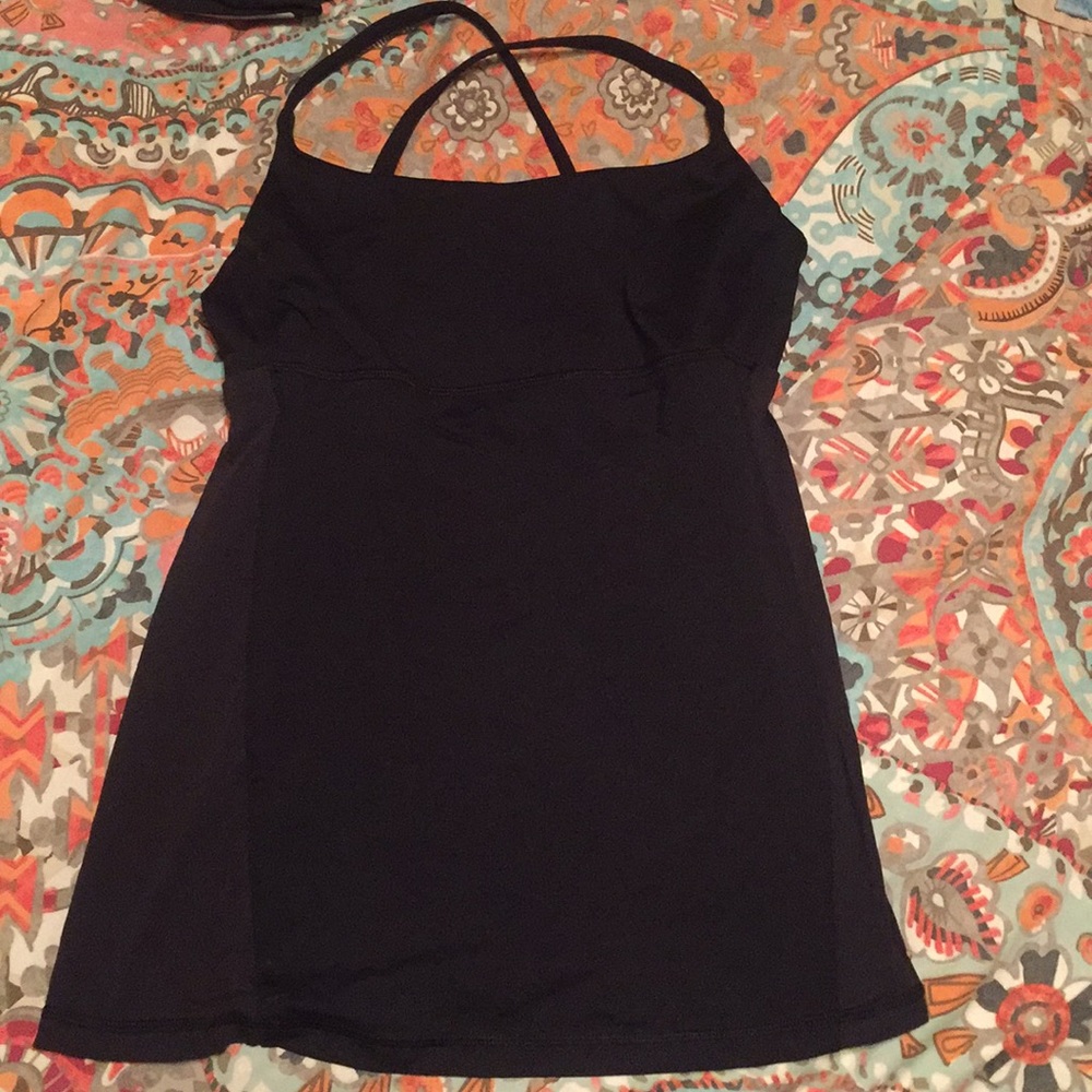 Lululemon black top!