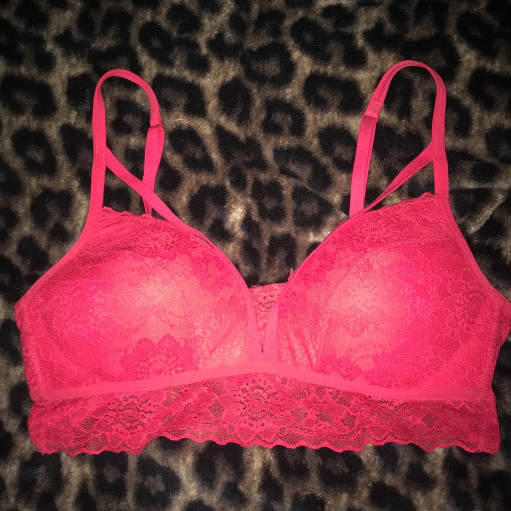 NEW Victoria Secrets bra (COMMENT FOR SIZE)